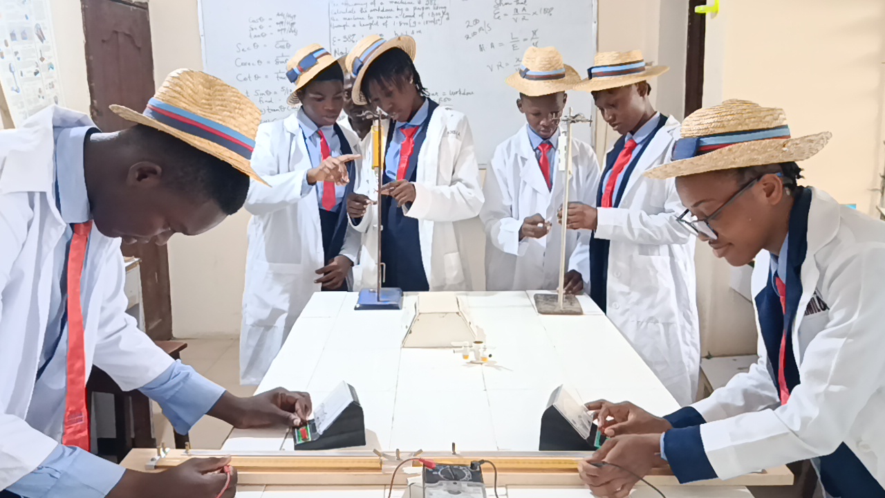 Students learning in the physics laboratory